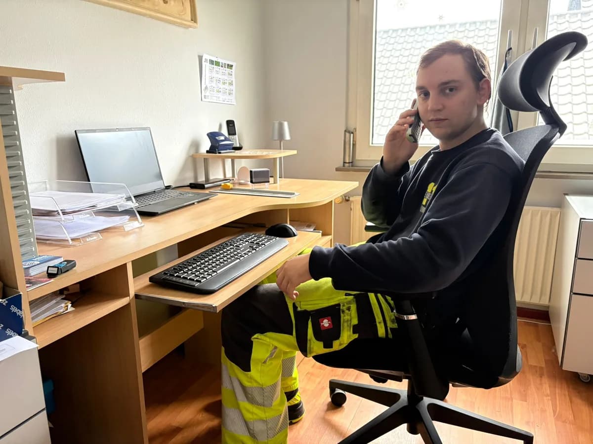Anrufannahme im Büro von HRR Rohrreinigung